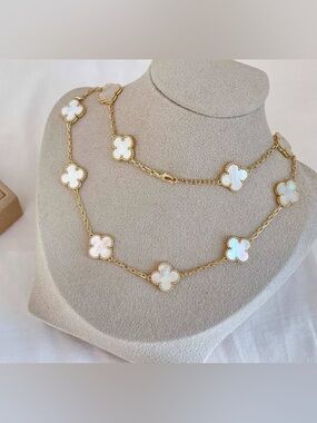 Mother of pearl and yellow gold 10 motif necklace